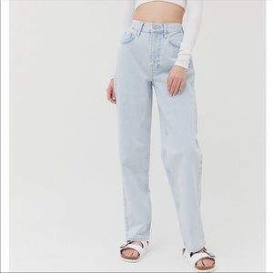 NWT BDG Urban Outfitters Size 25 Vintage Light Wash High-Rise Baggy Jeans
